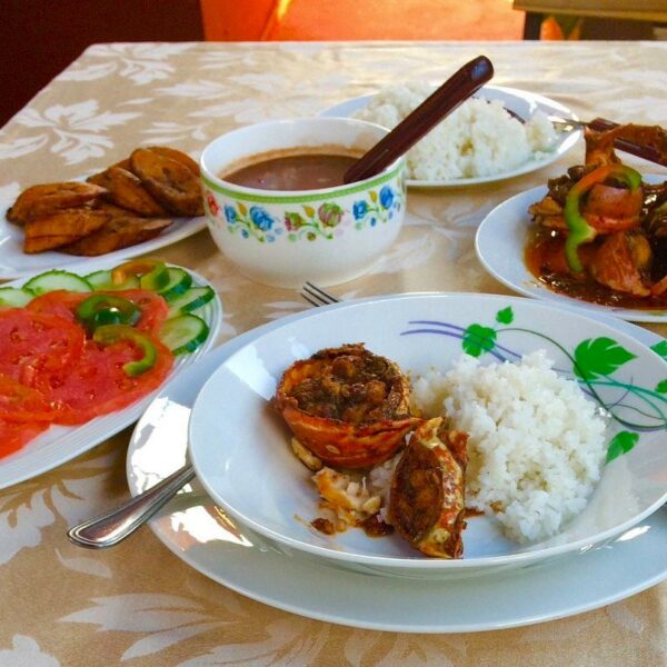 Repas local dans une casa particular à Viñales