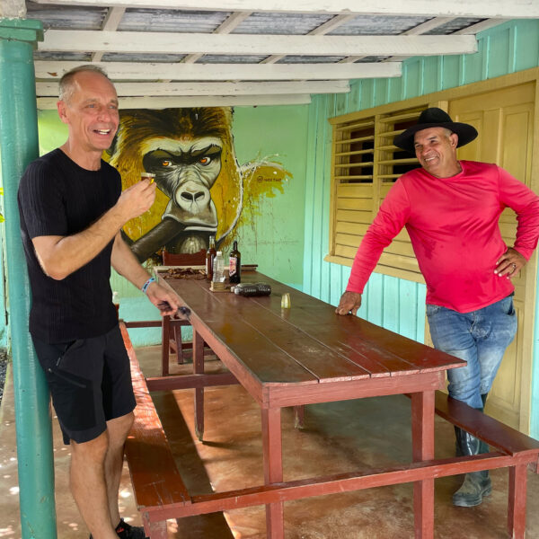 Discussion avec un agriculteur à Viñales